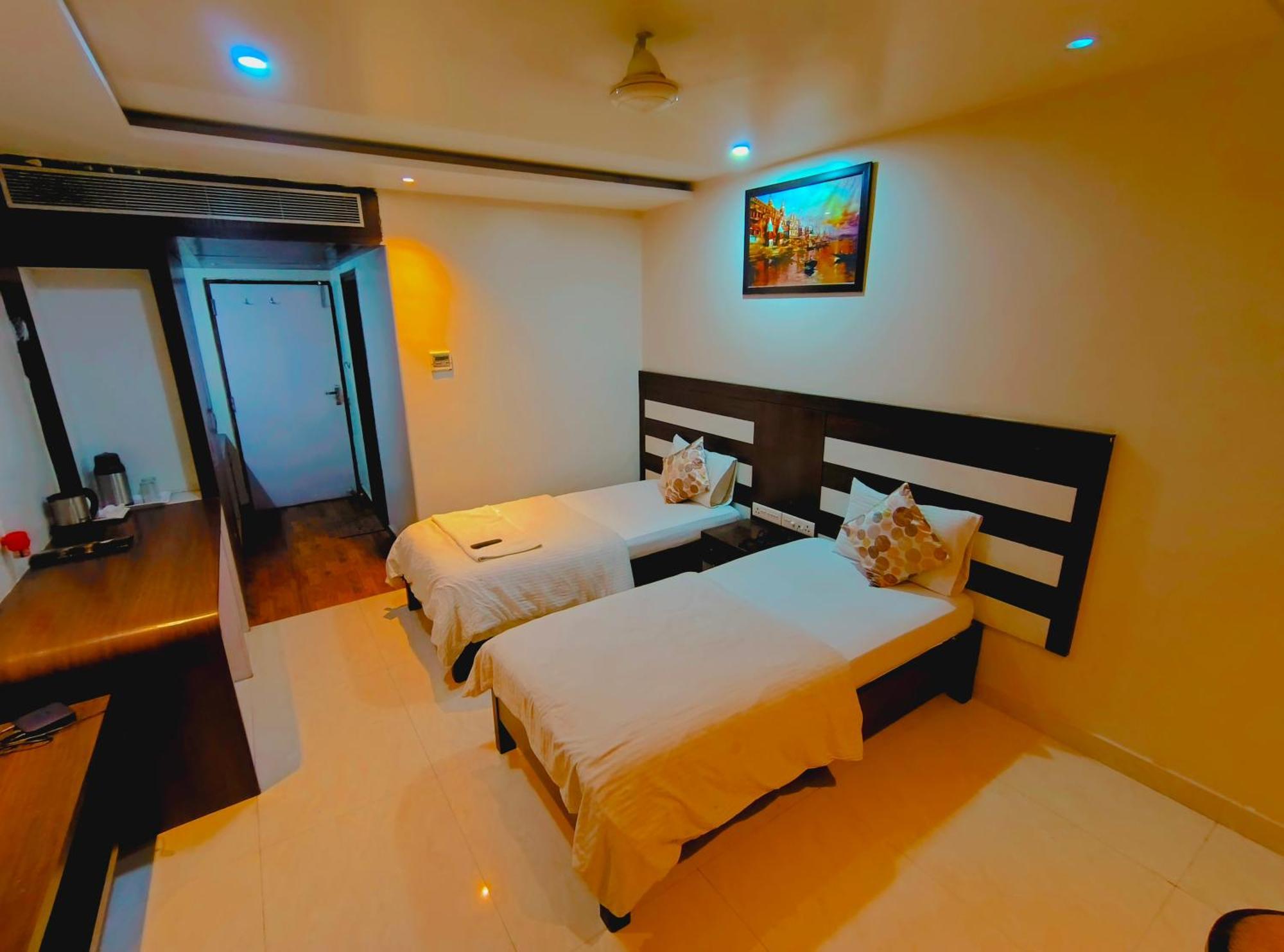P Palace - Near Kashi Vishwanath Temple พาราณสี ภายนอก รูปภาพ